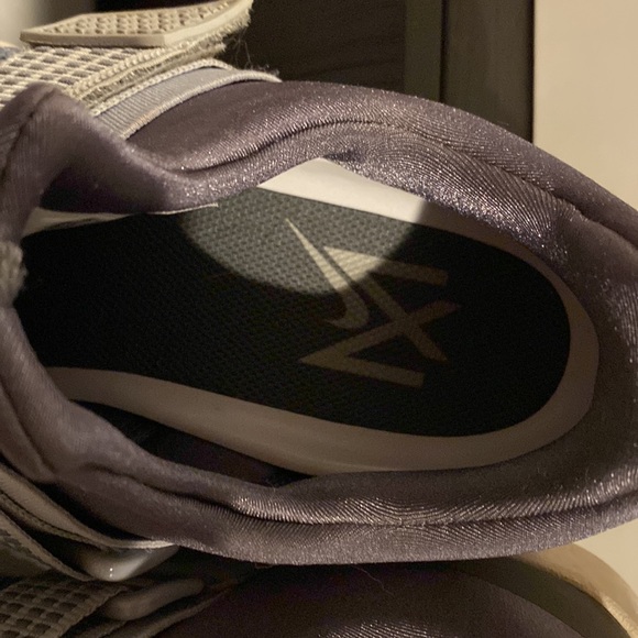 Nike met con sport as good as new. My son outgrew them after wearing them once! - Picture 6 of 8